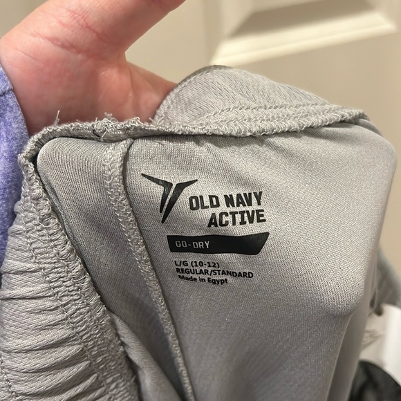 Size large Old Navy, active lightweight performance pants, and light grey - Picture 8 of 8